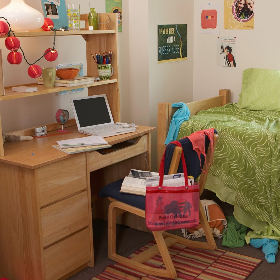 3 Must-Have Appliances to Survive in a College Dorm Room