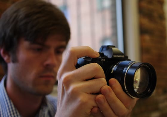 OLYMPUS-EM1-HANDLING1.jpg