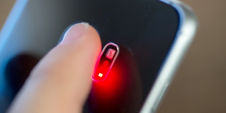 The Samsung Galaxy S6 Edge+ heart rate sensor