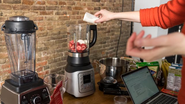 Instant Pot Blender - Mixing a Smoothie
