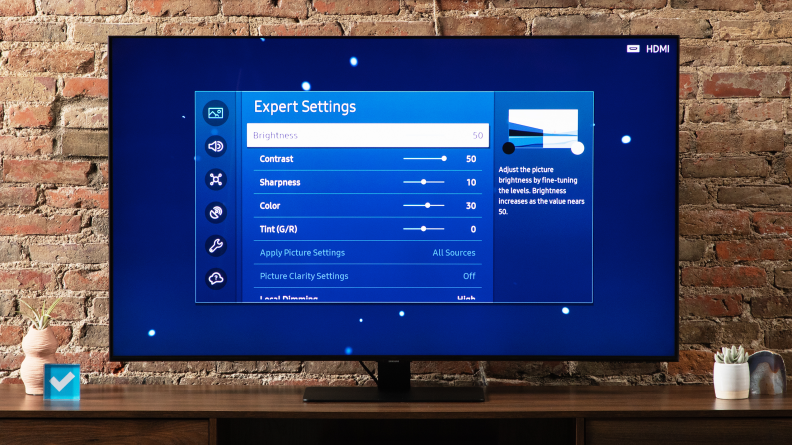 Contrast display settings on the Samsung Q80B TV.