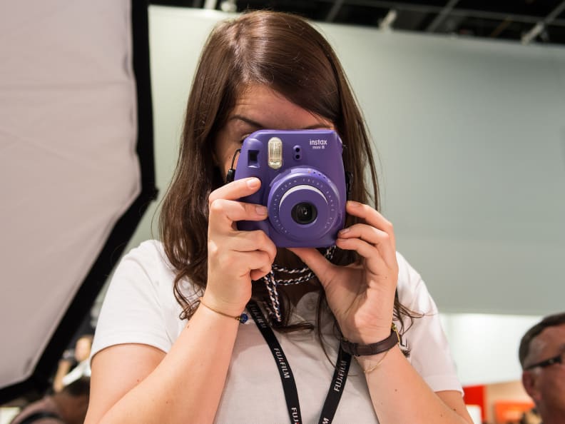 Instax Mini 8 (Grape) – Handling