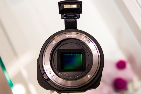 Sony Alpha ILCE-QX1 First Impressions Review - Reviewed
