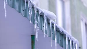 ice dams on roof