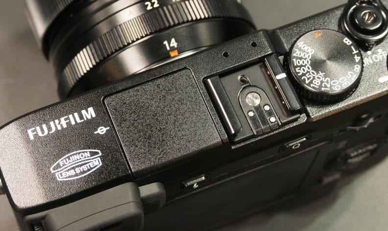 60-Fujifilm-XE2-Top.jpg