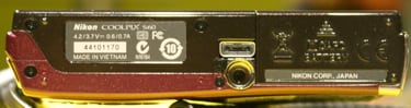 Nikon-coolpix-s60-bottom-375.jpg