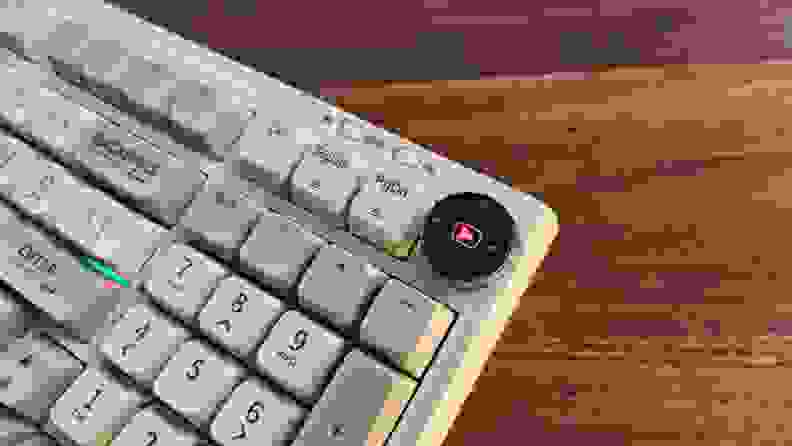 Close-up of the keyboard's volume knob.