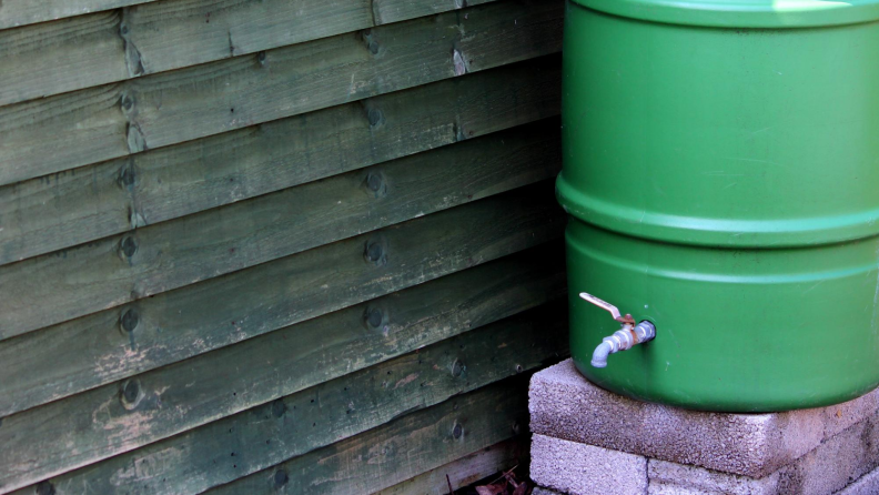 rain barrel on blocks