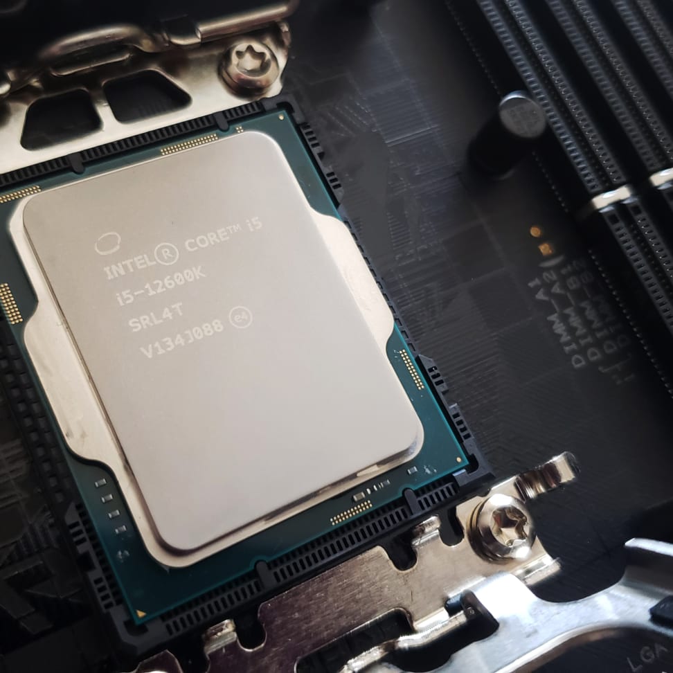 Intel Core i9 12900K and Core i5 12600K review: storm's here