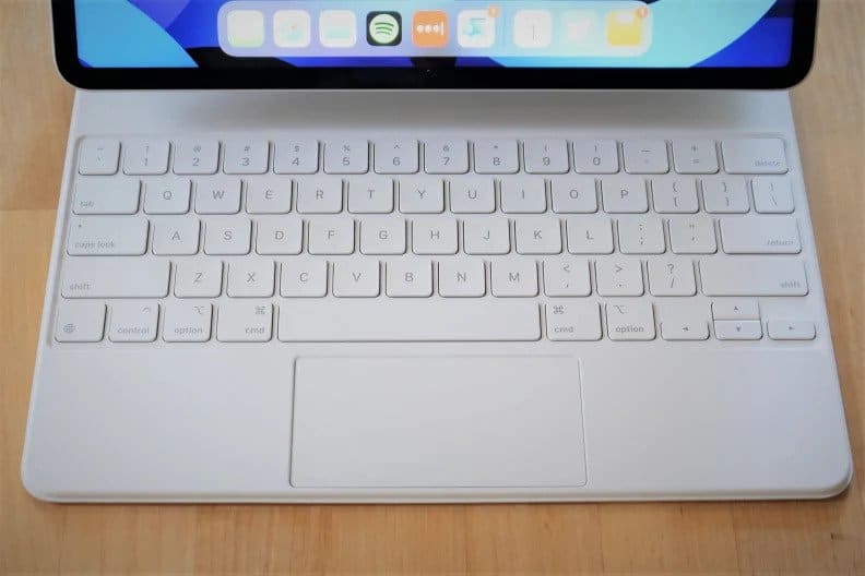 Prim-plan al tastaturii accesoriului Apple Magic Keyboard.