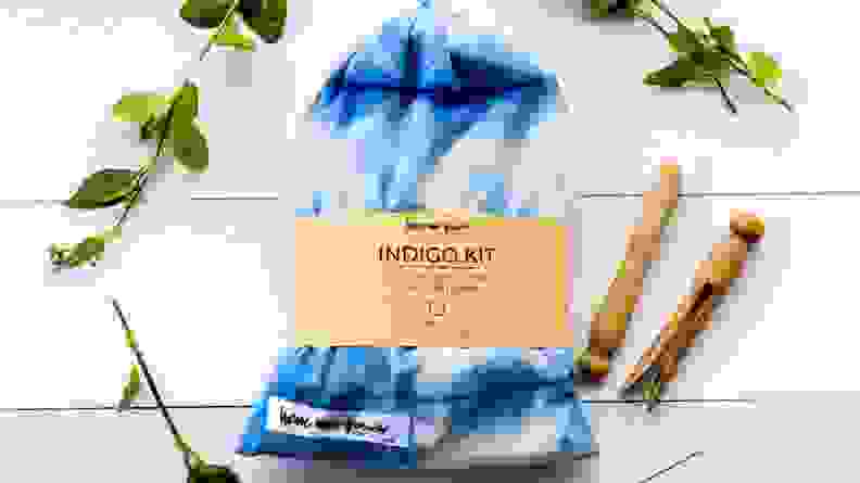 为生态友好的烙铁厂：Shibori Tie染色的Indigo套件