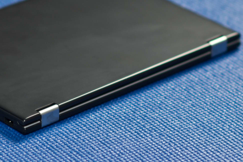 Lenovo-yoga-2-11-review-design-hinges.jpg