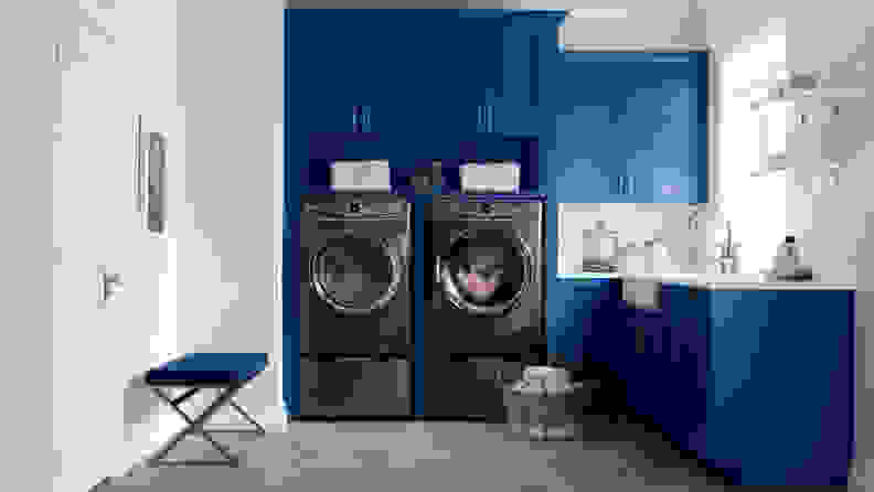 An Electrolux EFLS527UTT washer