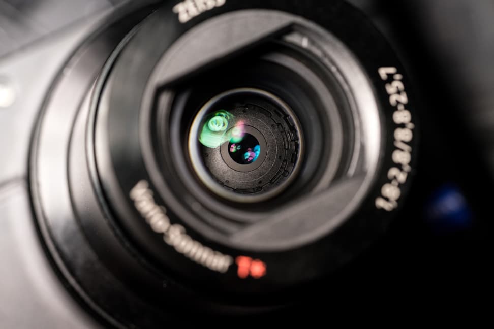 Sony Cyber-Shot RX100 IV Design Lens