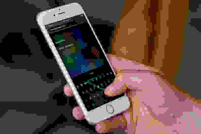 A photo of the Apple iPhone 6 using SwiftKey.