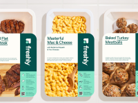 新鲜蛋白质和侧包装，从左起，牛排、mac和奶酪，以及火鸡肉丸子