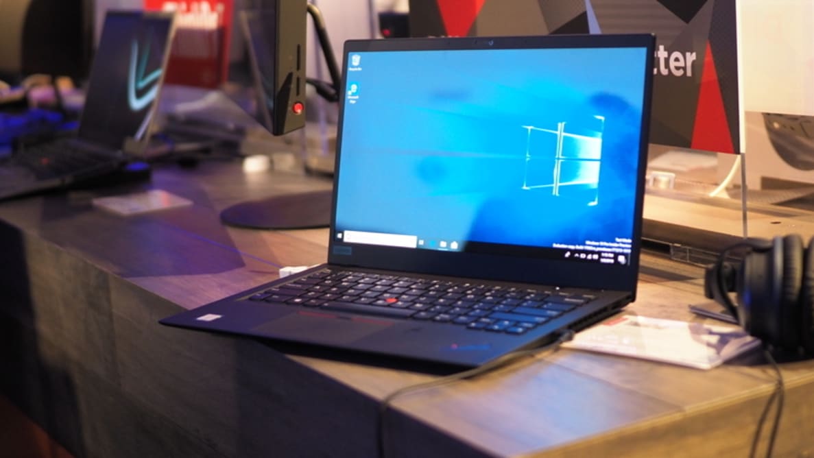Lenovo's ThinkPad X1 Carbon (2018) has one of the most beautiful displays I've ever seen.