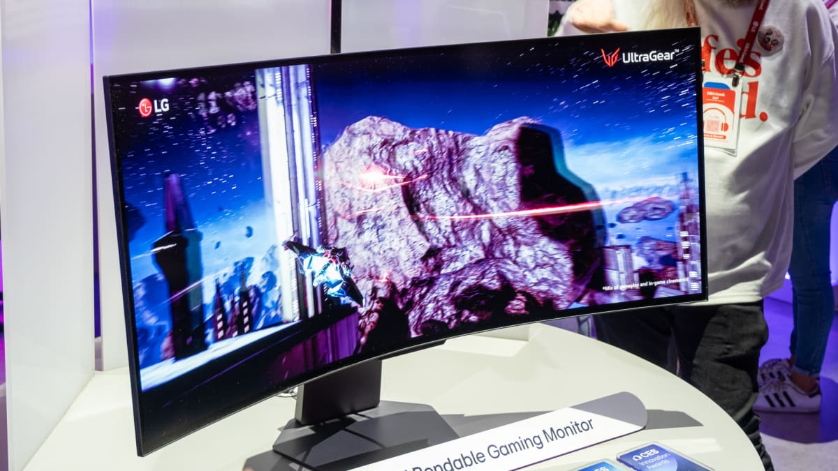 We love the new LG bendable gaming monitor at CES 2025