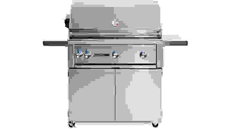 A Lynx L600PSFRNG free-standing grill