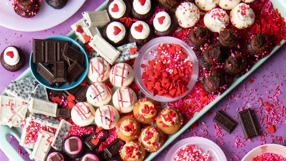 Mini cupcakes on platter