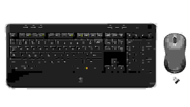 从上面看到的罗技MK520鼠标和键盘组合。