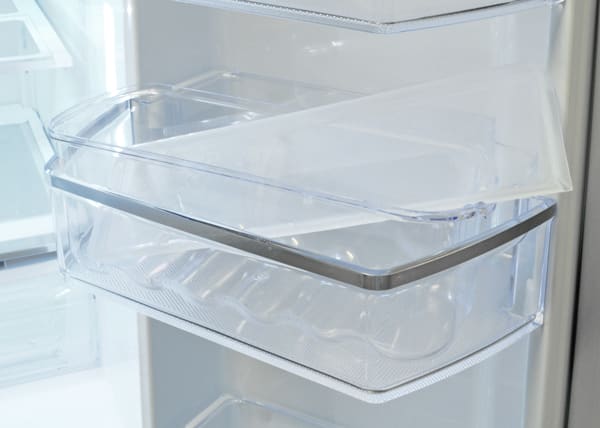Samsung-RF32FMQDBSR-shelf-accessories.jpg