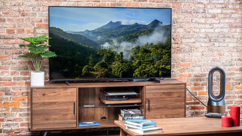 Samsung AU8000 LED TV Review: Outshone in its class - Reviewed