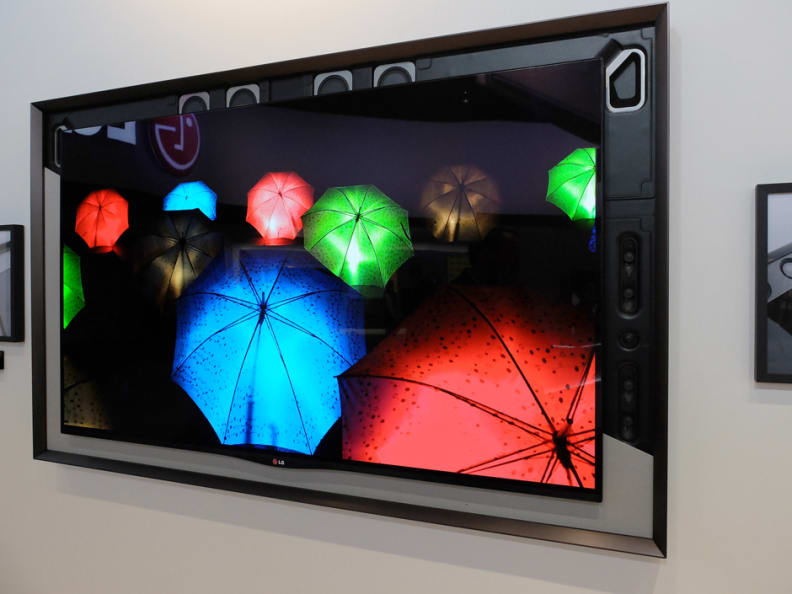 LG-55EA8800-hiddenspeakers.jpg