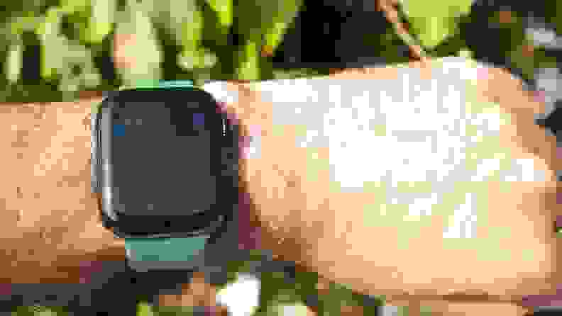 An image of the Apple Watch's face in direct sunlight, showing that it's still legible, though not as visible as in the shade.
