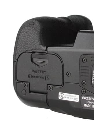 SONY-A900-battery-closed.jpg
