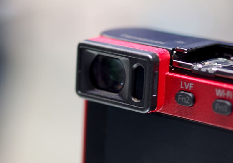 The GM5's EVF sets it apart from its predecessor, letting you shoot in any lighting condition.