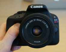 CANON-SL1-FI-HANDLING1.jpg