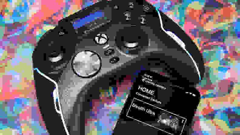 The controller next to a smartphone with the Turtle Beach app.