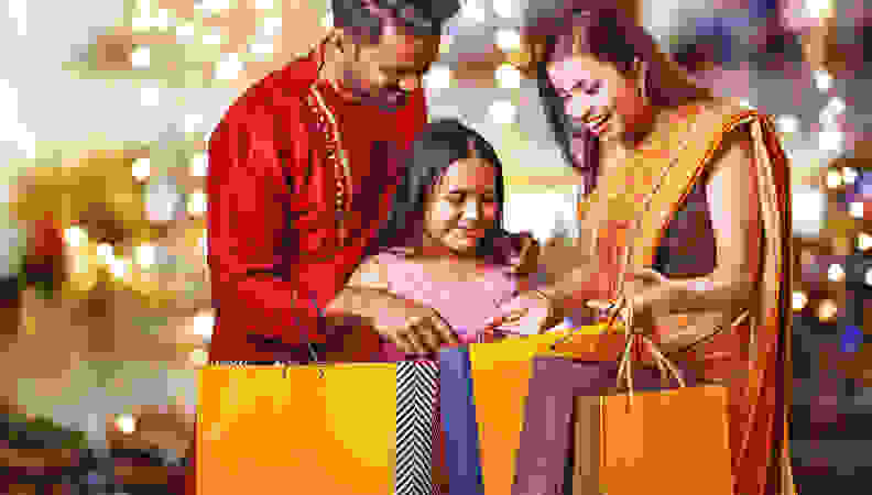 parents shopping with kids