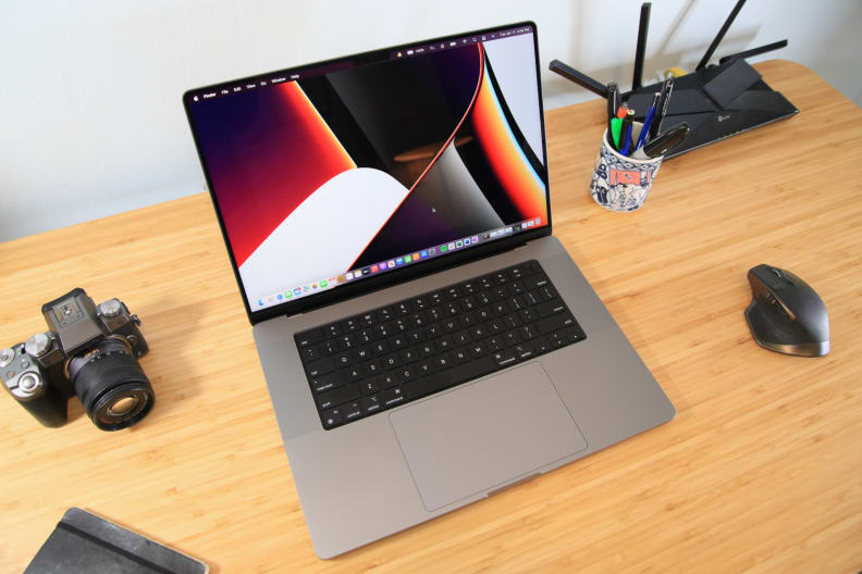 Apple MacBook Pro 16 2021 M1 Max Laptop Review: Full Performance without  Throttling -  Reviews