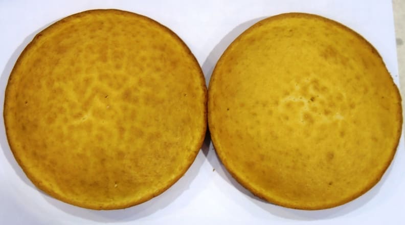 Electrolux EI30EW48TS cake from upper oven in convection mode