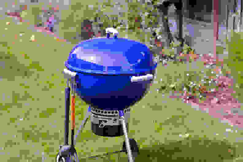 grill with lid on