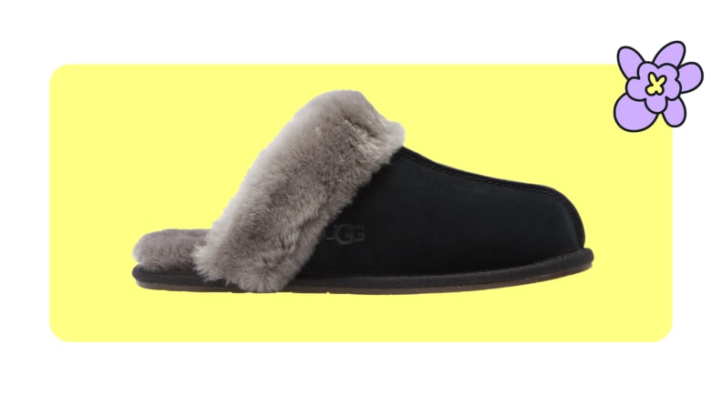 Single black Ugg Scuffette II slipper with gray fur trim lining.