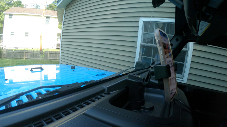 The side view of the Rugged Ridge Dash Multi-Mount with a smart phone in it.