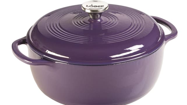 Lodge-Dutch-Oven-purple