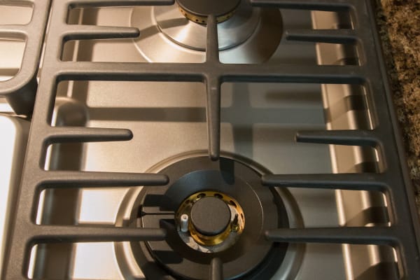 grates on right side of cooktop