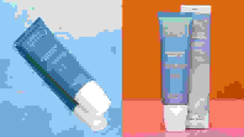 左边:Hyram Nia的无私cinamide & Maracujá Daily Barrier Support Moisturizer in its blue tube laying on a watery background. On the right: The same blue tube standing next to its box packaging on an orange background.