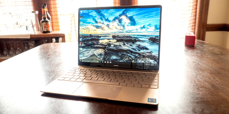 If you like Apple's signature design, but prefer Windows 10 over MacOS, the MateBook X is the right machine for you.