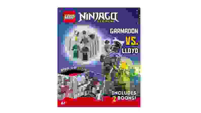 A gift pack with two small Ninjago minifigures of Lloyd and Garmadon