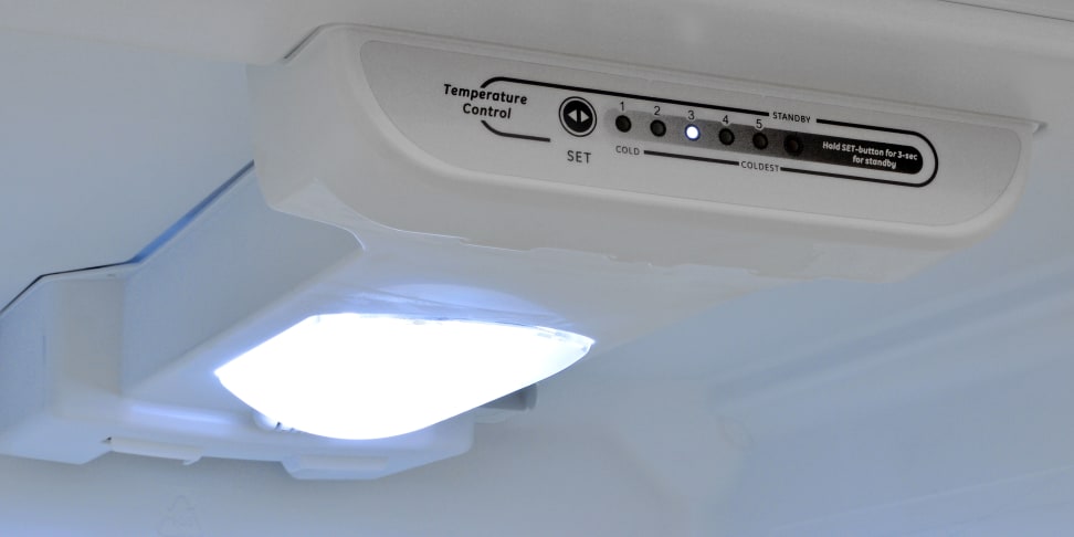 Insiginia_NS-RTM18WH7_hero