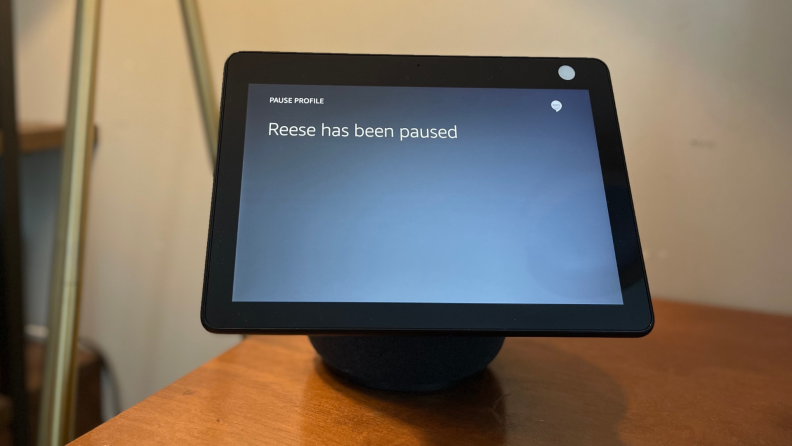 Using the Echo Show 10 smart display for Alexa voice control of the Eero Wi-Fi router.