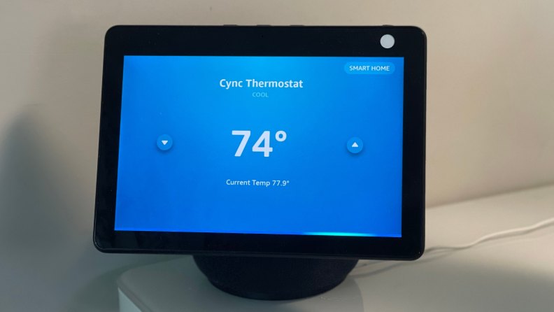 An Amazon Echo Show 10 controls a smart thermostat