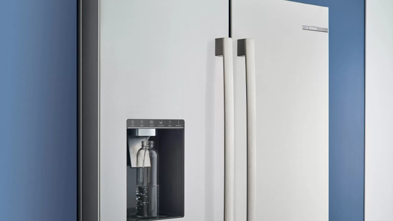 An image of the Bosch fridge with its water bottle filler on display.