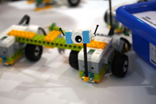 LEGO WeDo 2.0 Rover Toy
