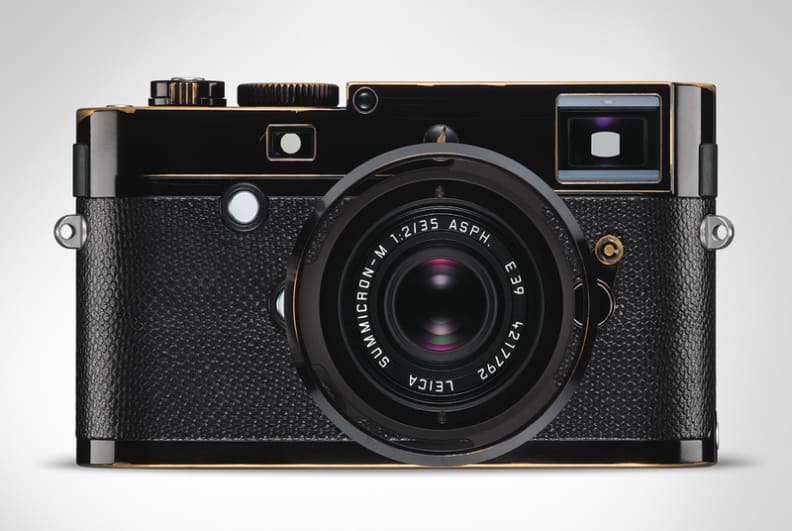 Like other recent Leica digital models, the Correspondent ditches the traditional red dot.